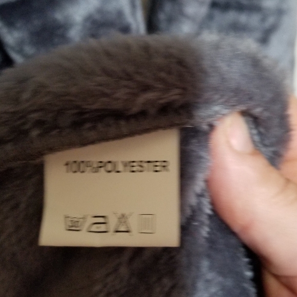 Ladies  house coat Large,  New. Gray and White. - Picture 6 of 7